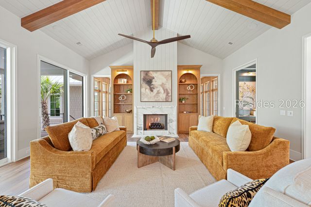 4 Plantation Dr, Hilton Head Island, SC 29928