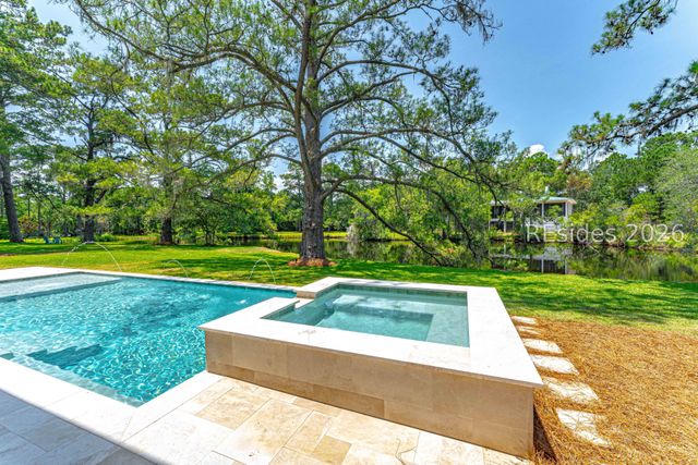 4 Plantation Dr, Hilton Head Island, SC 29928