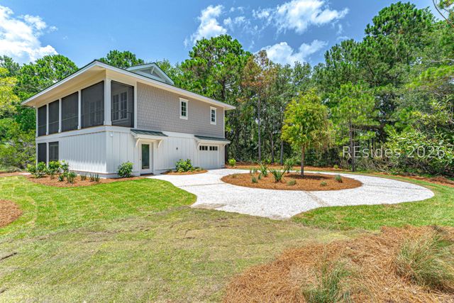 4 Plantation Dr, Hilton Head Island, SC 29928