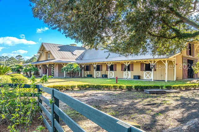 4 Plantation Dr, Hilton Head Island, SC 29928
