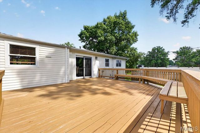 1111 Sandstone Drive, St Louis, MO 63146