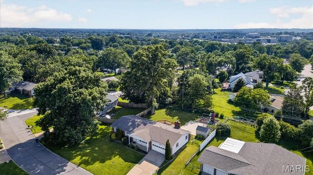 1111 Sandstone Drive, St Louis, MO 63146