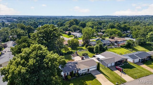 1111 Sandstone Drive, St Louis, MO 63146