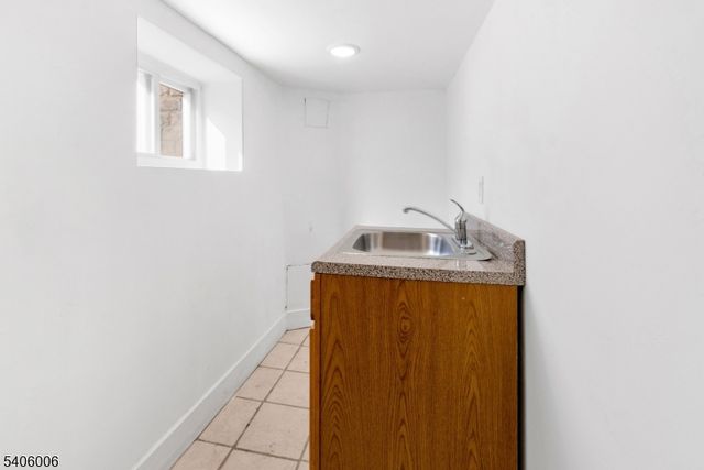 658 Magnolia Ave, Elizabeth City, NJ 07206