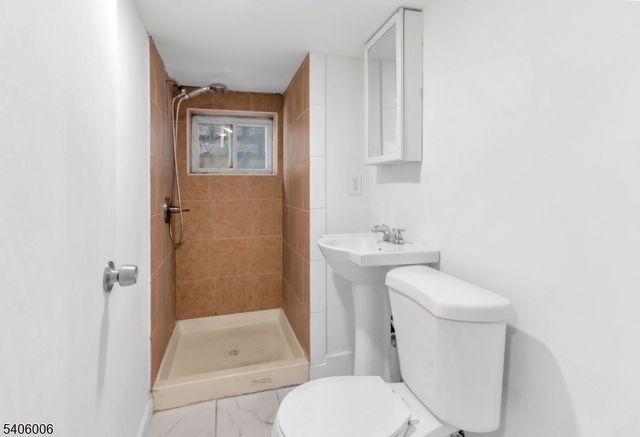 658 Magnolia Ave, Elizabeth City, NJ 07206