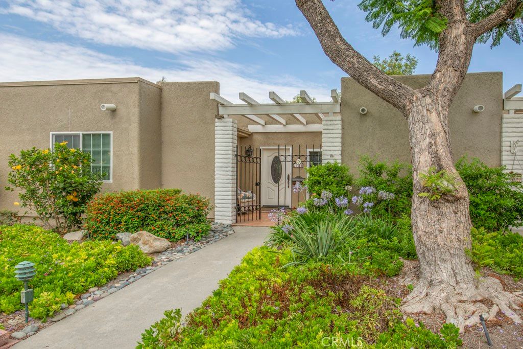 2044 Via Mariposa E B, Laguna Woods, CA 92637