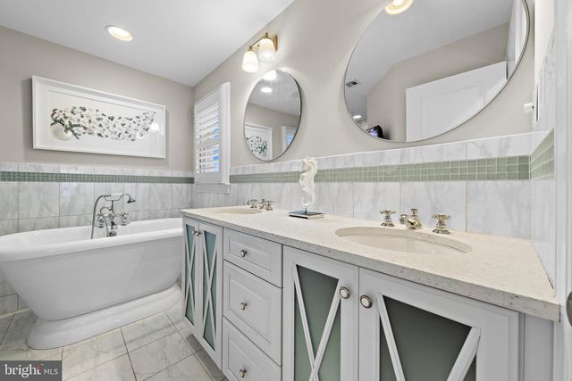 9 WILLIAM ST, Harvey Cedars, NJ 08008