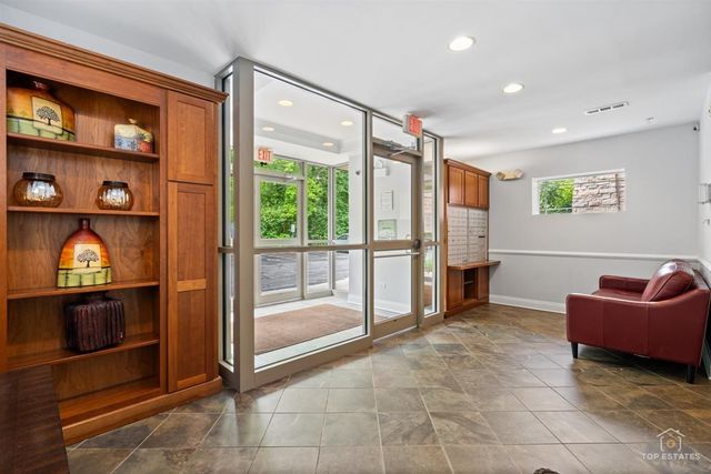 425 Benjamin Drive 205, Vernon Hills, IL 60061