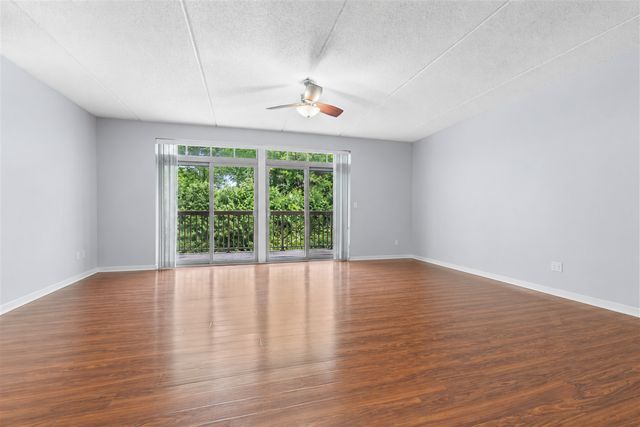 425 Benjamin Drive 205, Vernon Hills, IL 60061