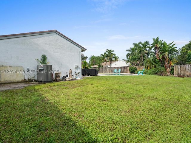 1061 Cedar Creek Way, Davie, FL 33325
