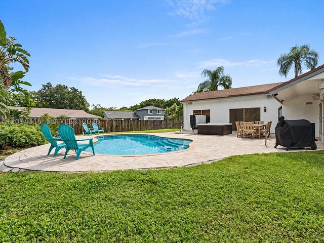 1061 Cedar Creek Way, Davie, FL 33325