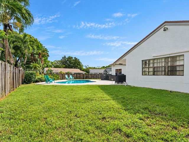 1061 Cedar Creek Way, Davie, FL 33325