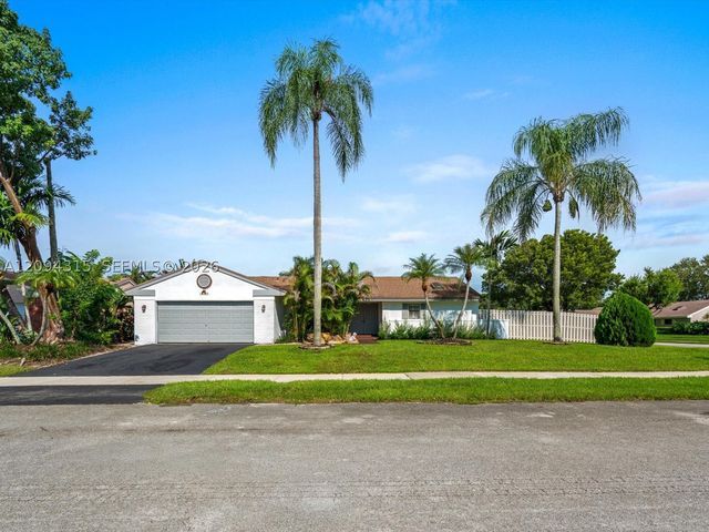 1061 Cedar Creek Way, Davie, FL 33325