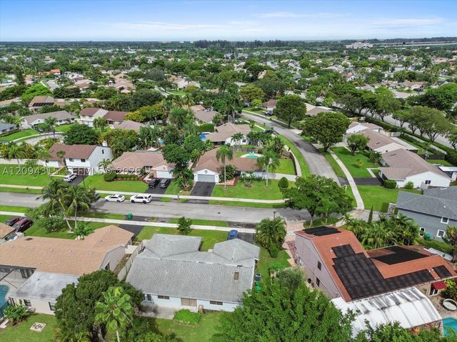 1061 Cedar Creek Way, Davie, FL 33325