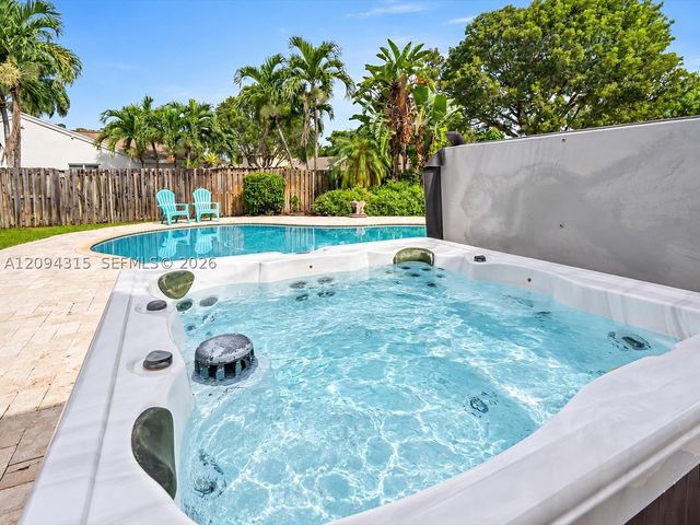 1061 Cedar Creek Way, Davie, FL 33325