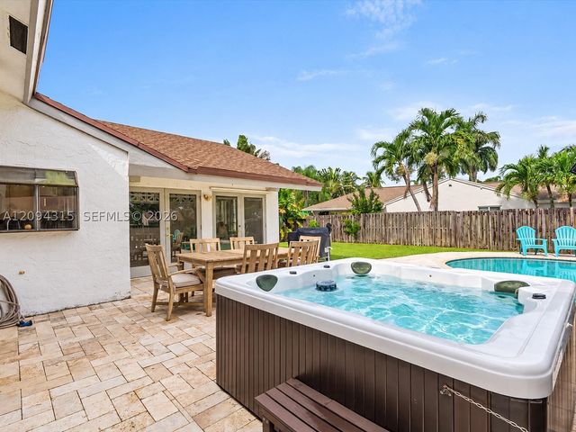 1061 Cedar Creek Way, Davie, FL 33325