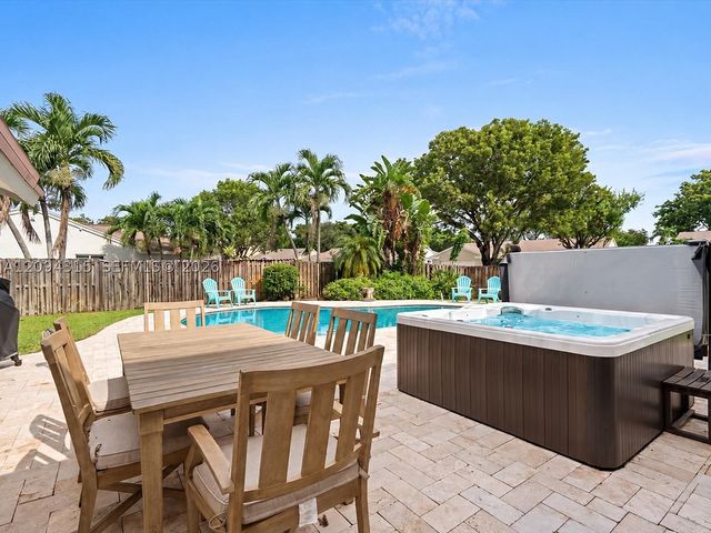 1061 Cedar Creek Way, Davie, FL 33325