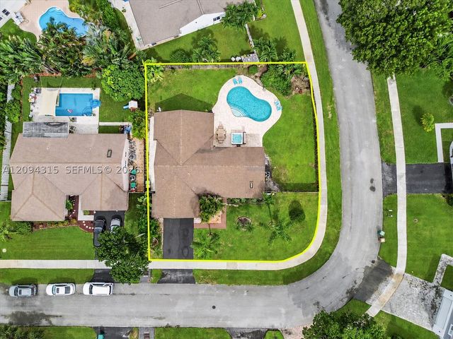 1061 Cedar Creek Way, Davie, FL 33325
