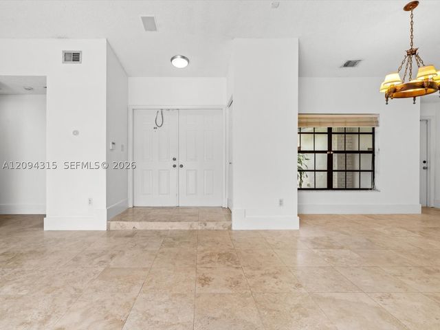 1061 Cedar Creek Way, Davie, FL 33325