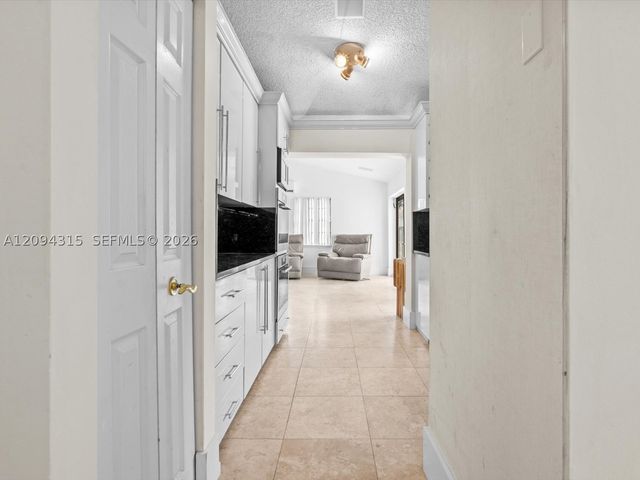 1061 Cedar Creek Way, Davie, FL 33325