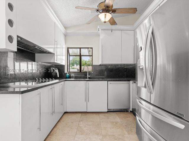 1061 Cedar Creek Way, Davie, FL 33325