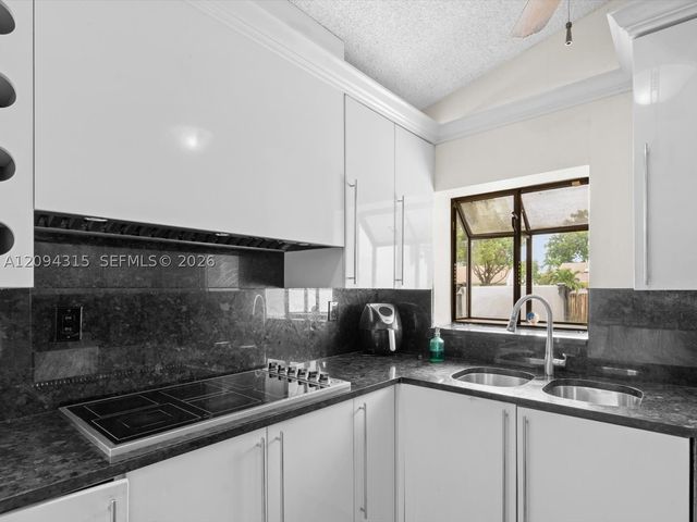 1061 Cedar Creek Way, Davie, FL 33325