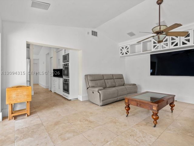 1061 Cedar Creek Way, Davie, FL 33325