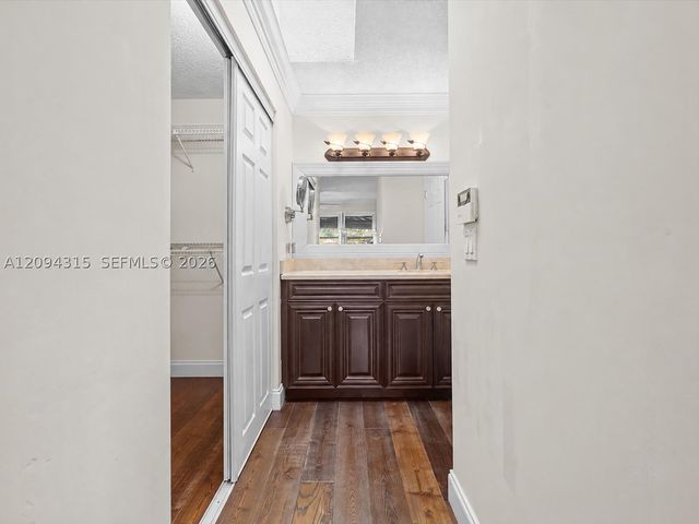 1061 Cedar Creek Way, Davie, FL 33325