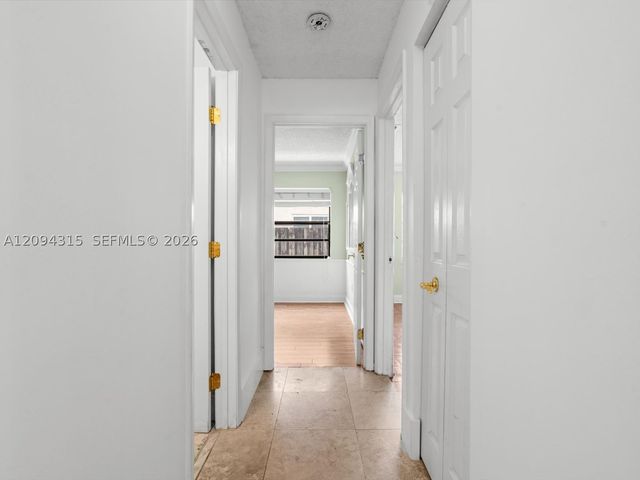 1061 Cedar Creek Way, Davie, FL 33325