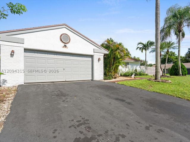 1061 Cedar Creek Way, Davie, FL 33325