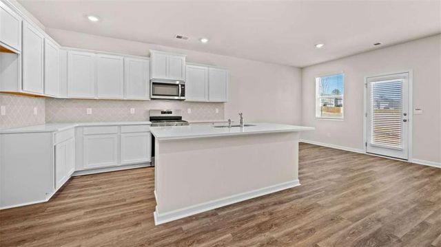 104 Oakchase Park Lane, Hampton, GA 30228