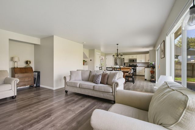 1653 NW Spruce Place, Redmond, OR 97756