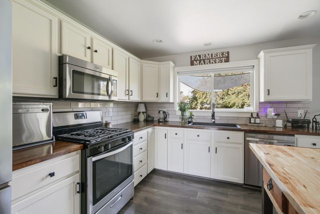 1653 NW Spruce Place, Redmond, OR 97756