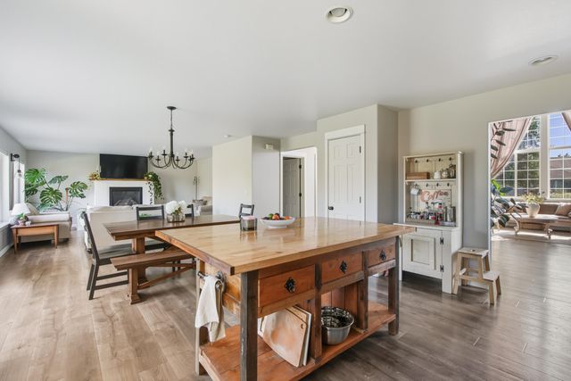 1653 NW Spruce Place, Redmond, OR 97756