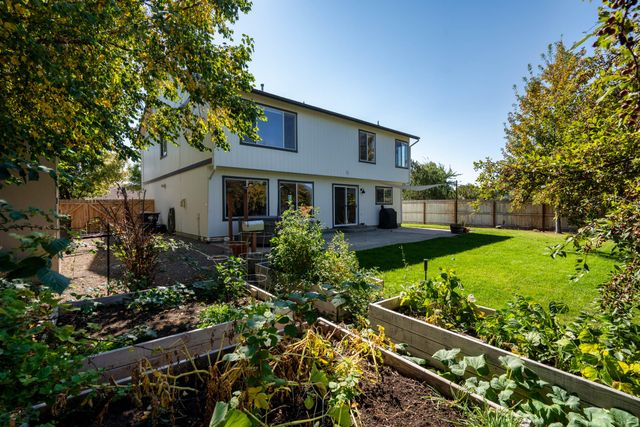 1653 NW Spruce Place, Redmond, OR 97756