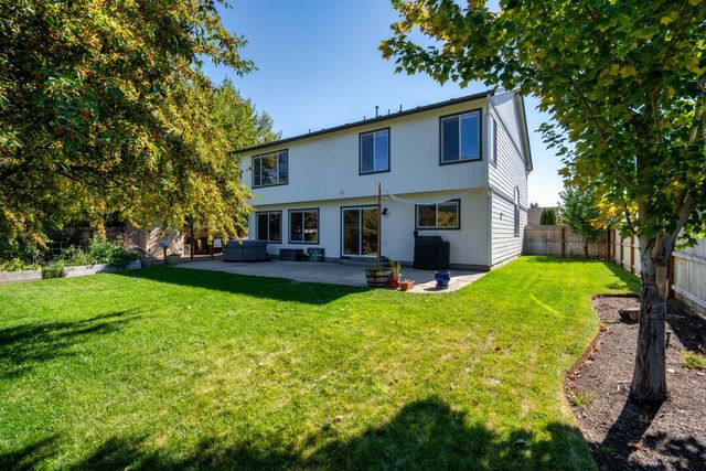 1653 NW Spruce Place, Redmond, OR 97756