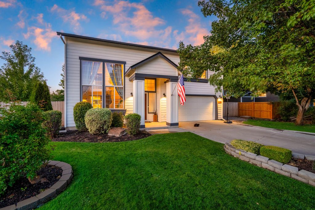 1653 NW Spruce Place, Redmond, OR 97756