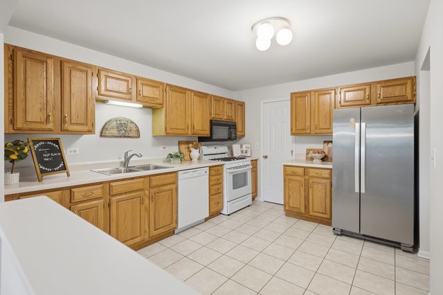 1408 Plum Court C, Mount Prospect, IL 60056