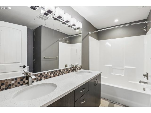 2238 Se 130TH Ave, Portland, OR 97233