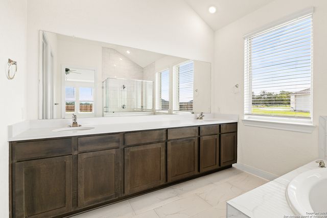 127 Arched Oak, Floresville, TX 78114