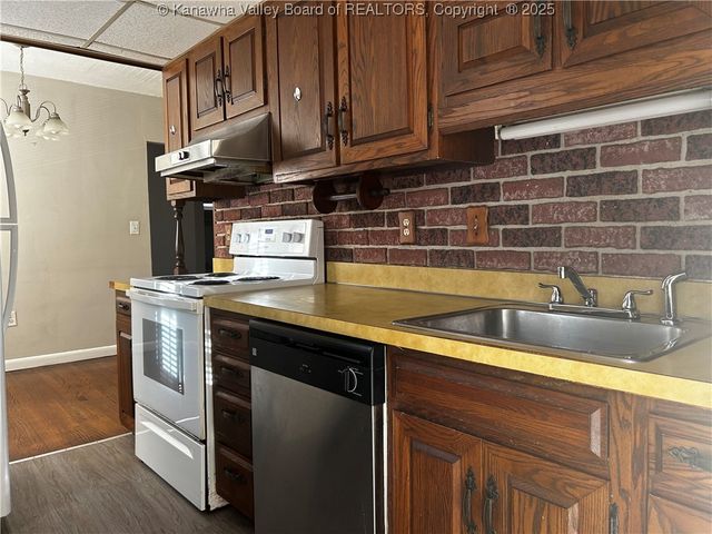 1842 Oakridge Drive B, Charleston, WV 25311