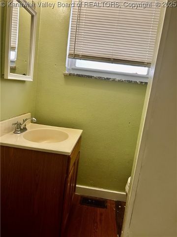 1842 Oakridge Drive B, Charleston, WV 25311