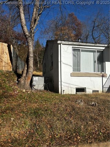 1842 Oakridge Drive B, Charleston, WV 25311