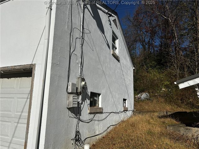 1842 Oakridge Drive B, Charleston, WV 25311