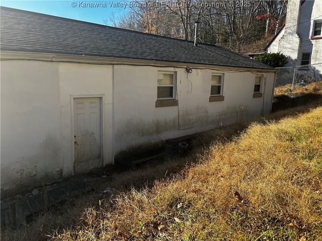 1842 Oakridge Drive B, Charleston, WV 25311