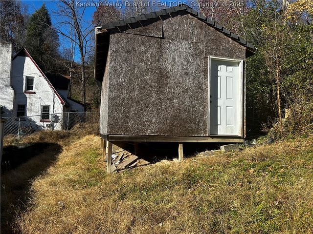 1842 Oakridge Drive B, Charleston, WV 25311