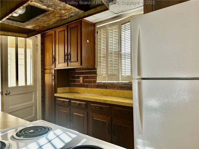 1842 Oakridge Drive B, Charleston, WV 25311