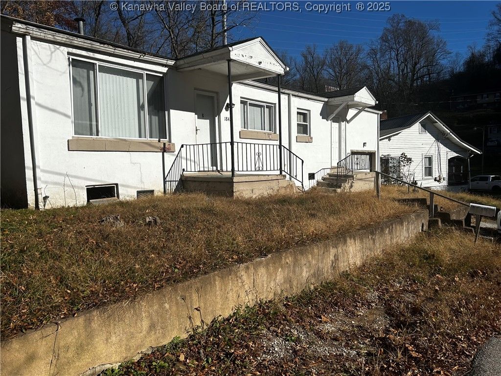 1842 Oakridge Drive B, Charleston, WV 25311