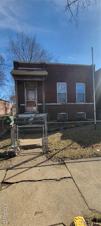 8212 Pennsylvania Avenue, St Louis, MO 63111