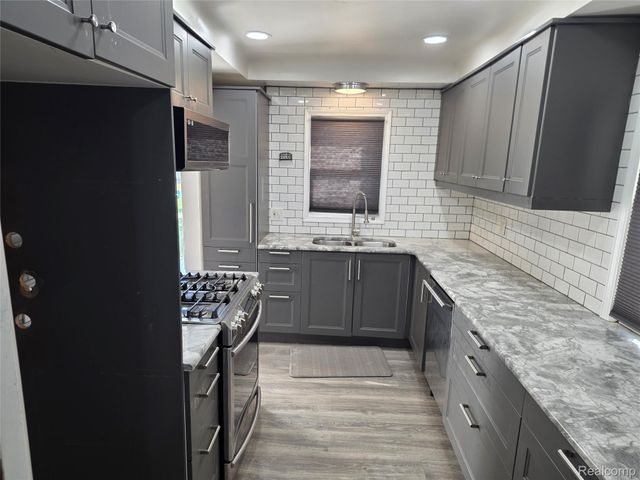 8960 Arnold Avenue, Redford Charter Township, MI 48239